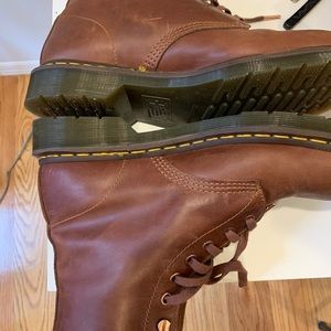 Doc marten pascal 1460 size 10 tan